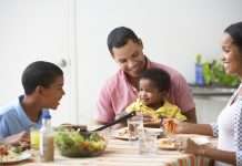 Precisamos urgentemente voltar a fazer as refeições em família!