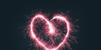 O problema do coração humano heart shaped pink sparklers photography