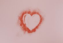 Um coração como Jesus red and white heart shape illustration