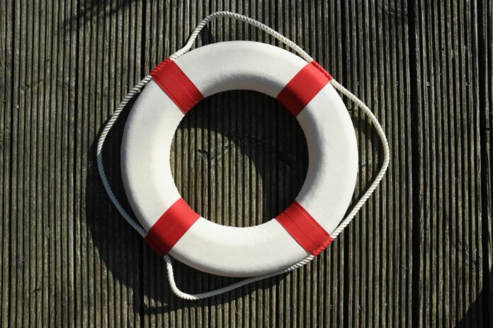 Photo by REGINE THOLEN white and red life ring