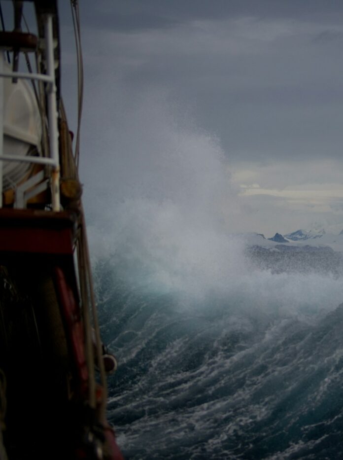 huge wave at daytime