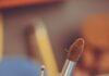 Sua obra-prima makeup brushes on blue textile