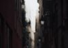 Herdeiros com Cristo a person walking down a narrow alley way